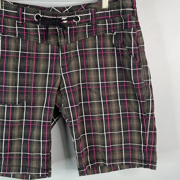 THE NORTH FACE Plaid Bermuda Style Shorts Black Pink Hike Gorpcore Granola 14 - Picture 4 of 12
